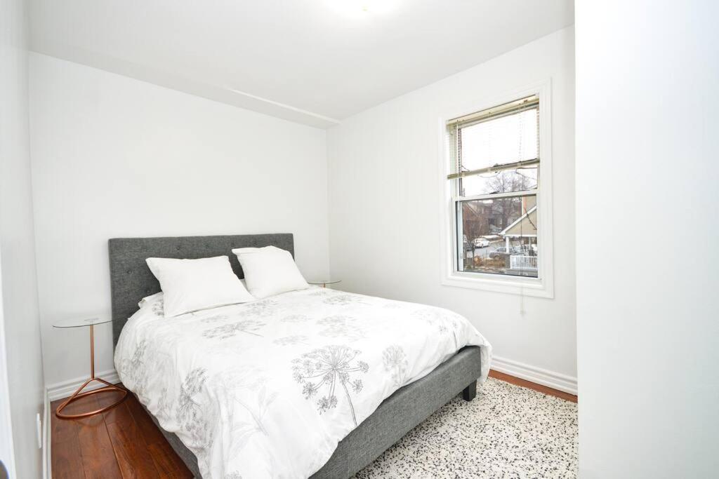 Cheerful 3Bdm Home With Free Parking On Premises Toronto Exterior foto