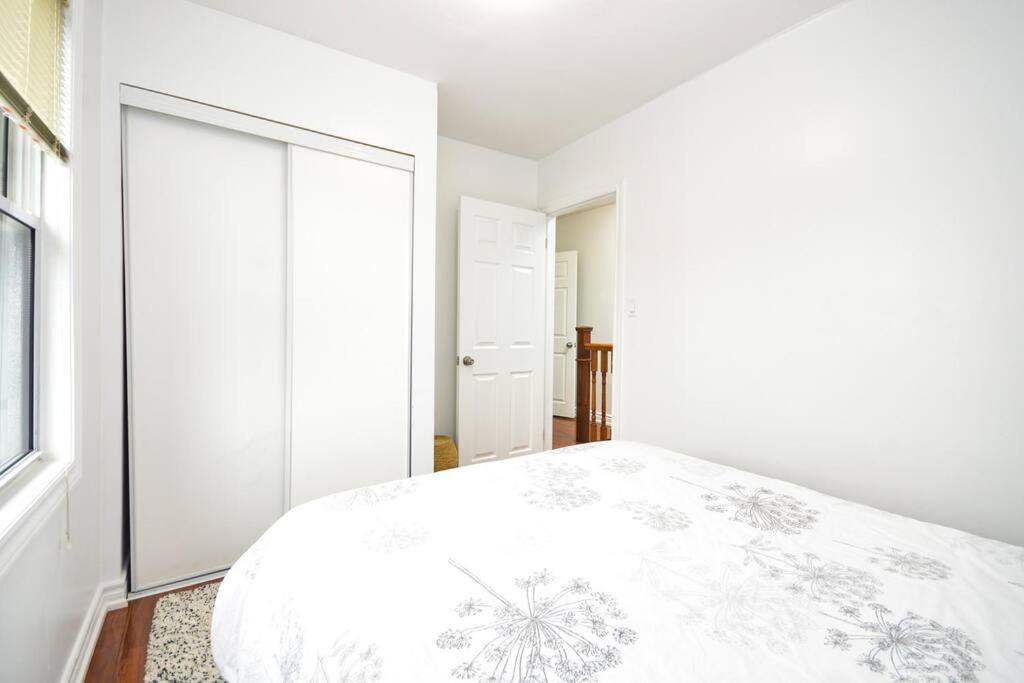 Cheerful 3Bdm Home With Free Parking On Premises Toronto Exterior foto